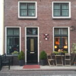 Minden ház előtt asztal, szék...