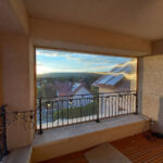 Erkély "ablak" fém szúnyoghálózás után belülről.