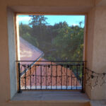 Erkély "ablak" fém szúnyoghálózás után belülről.